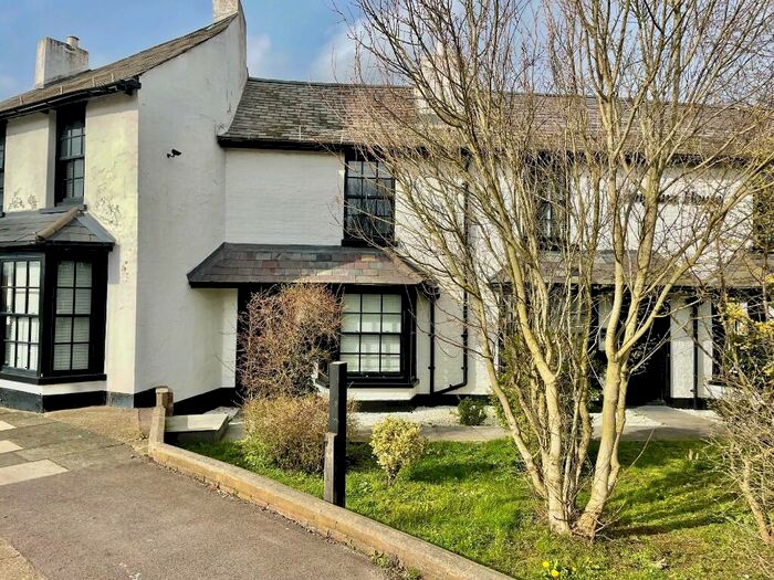 2 Bedroom Maisonette For Sale In St. Albans Road, EN6