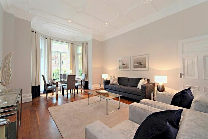 2 Bedroom Flat To Rent In Sloane Gardens, London, SW1W