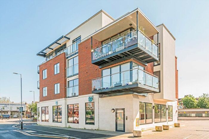 2 Bedroom Flat For Sale In Ellerton Road, Surbiton, KT6