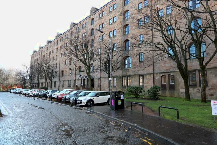 3 Bedroom Flat To Rent In Bell Street, Glasgow, G4