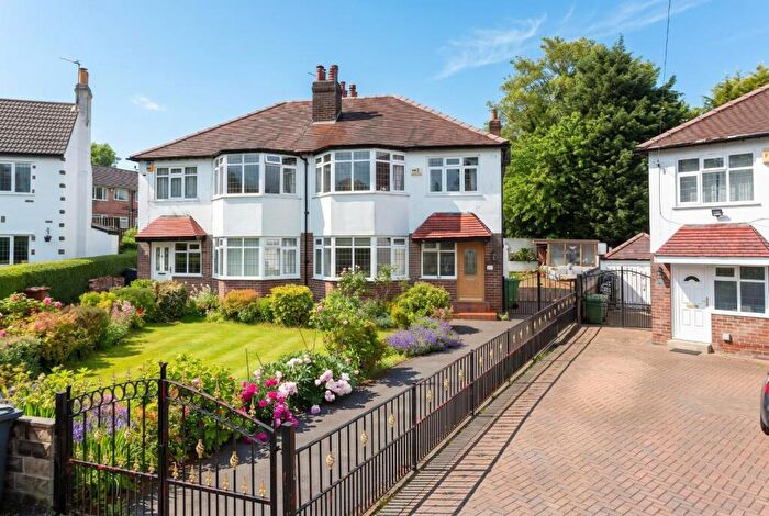 3 Bedroom Semi-Detached House For Sale In Southlands Drive, Moortown, LS17