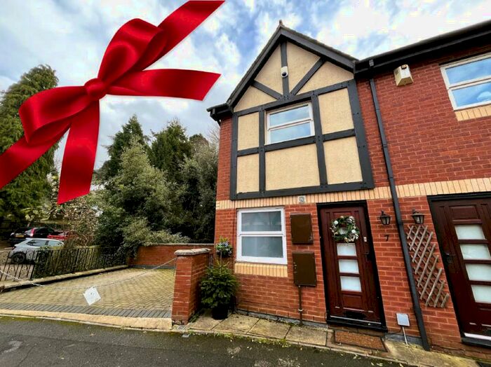 3 Bedroom House To Rent In Colleton Mews, Exeter, EX2