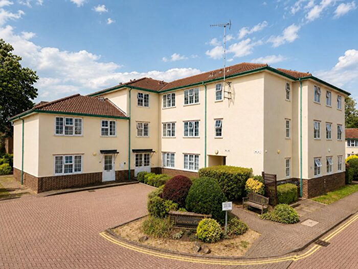 2 Bedroom Apartment To Rent In Guessens Court, Welwyn Garden City, AL8
