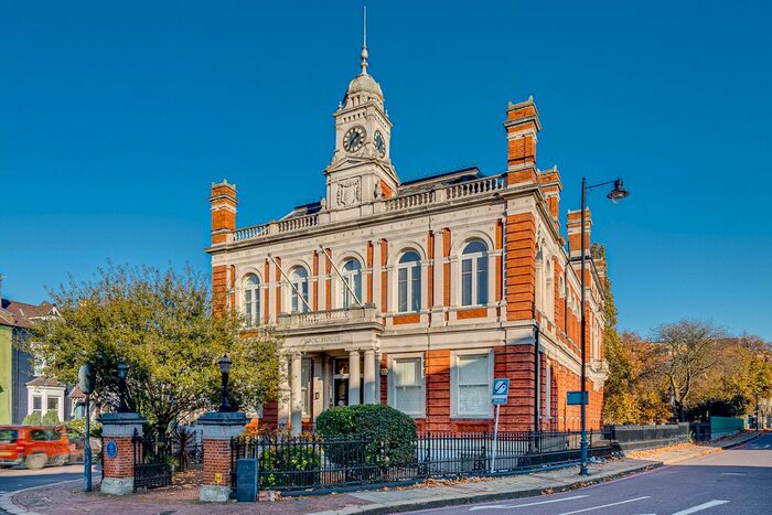 2 Bedroom Flat To Rent In East Hill, London SW18