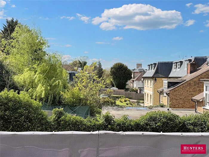 2 Bedroom Apartment For Sale In Station Road, Barnet, EN5
