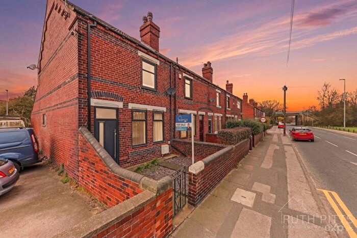3 Bedroom End Of Terrace House For Sale In Aketon Road, Castleford, WF10