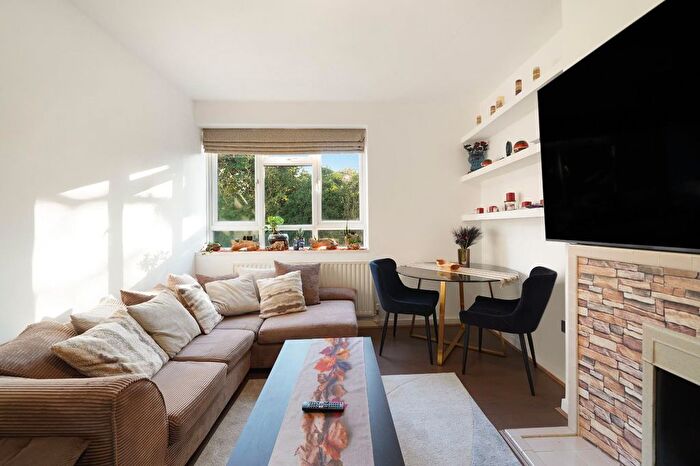 1 Bedroom Flat For Sale In Lyndale, West Hampstead, NW2