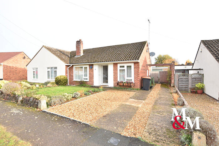 2 Bedroom Semi Detached House To Rent In Poplar Close, LU7