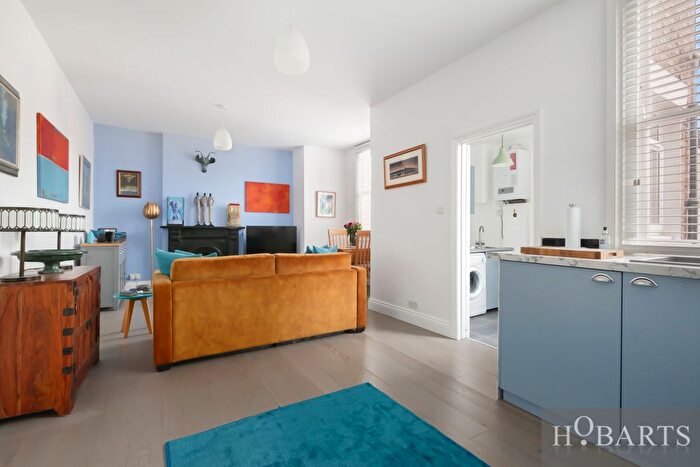 2 Bedroom Maisonette For Sale In Palmerston Road, Bowes Park, N22