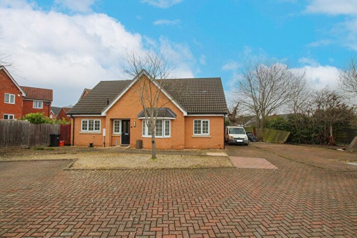 4 Bedroom Detached Bungalow For Sale In Oak Crescent, Wickford, SS11