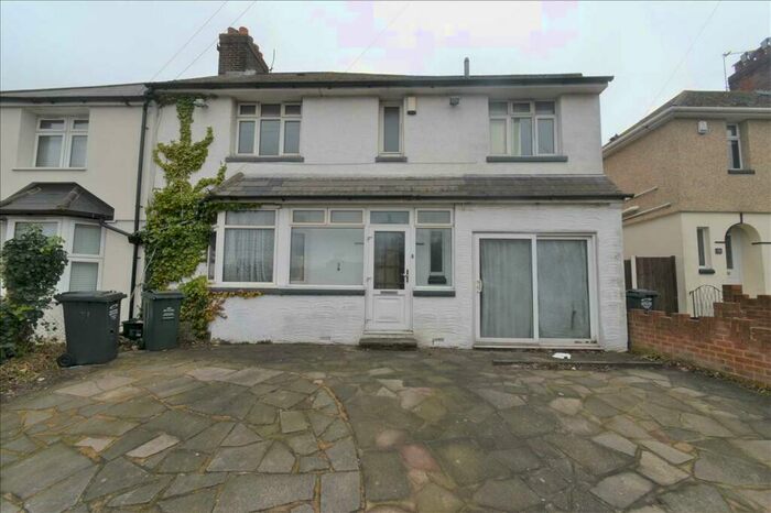 4 Bedroom House To Rent In Heath Lane, Dartford, DA1