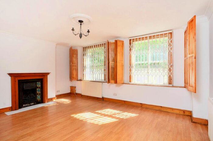 2 Bedroom Flat To Rent In Southgate Road, Islington, London, N1