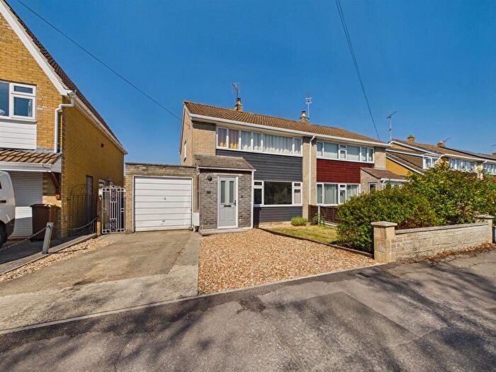 3 Bedroom Semi Detached House For Sale In London Road, Chippenham, SN15