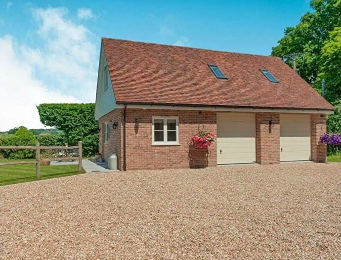 2 Bedroom Mews To Rent In Newland Green, Egerton, Ashford, TN27