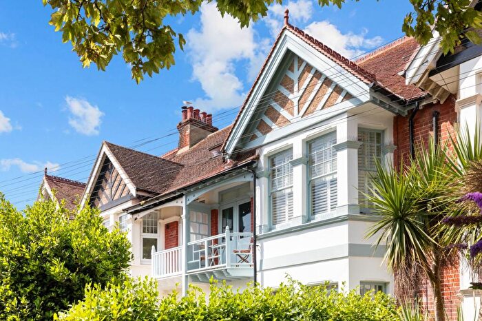 3 Bedroom Flat For Sale In St. Georges Road, Worthing, BN11