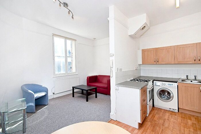 2 Bedroom Flat To Rent In King's Cross Road, Kings Cross, WC1X