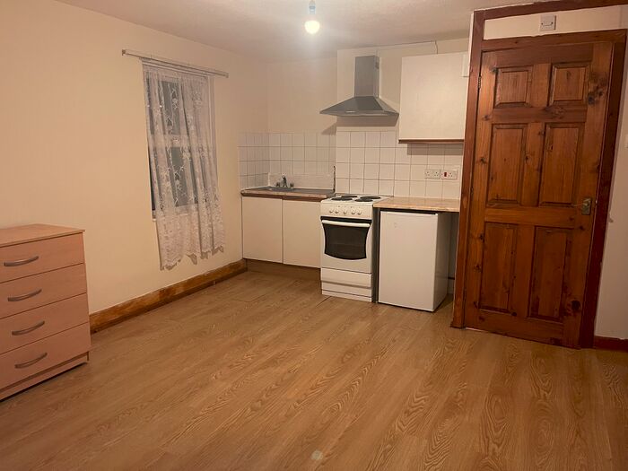 Block Of Flats To Rent In Warberry Road, Wood Green, N22