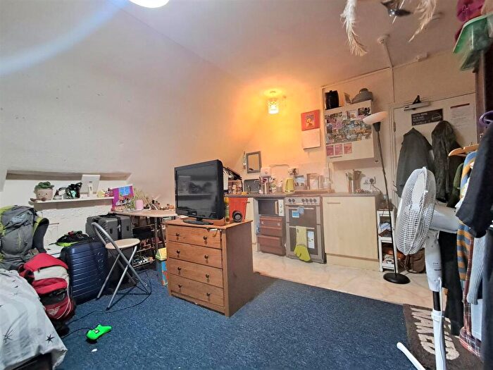Flat To Rent In The Quadrant, Bristol, BS6