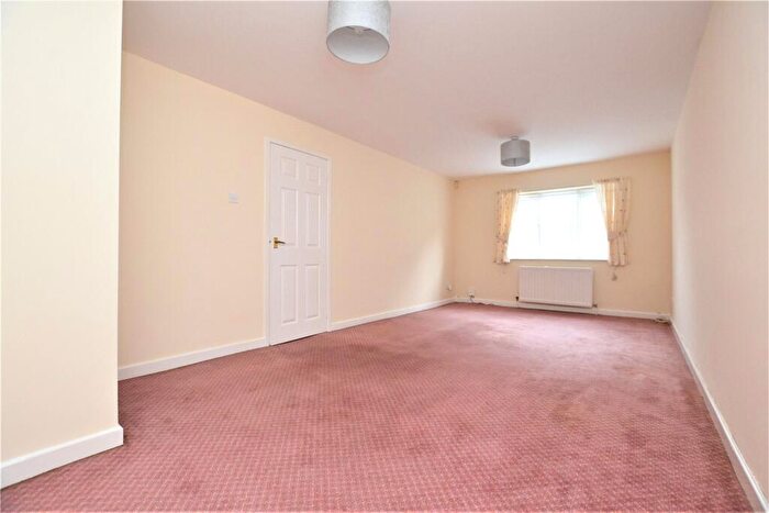 2 Bedroom Apartment To Rent In Flat, Town Street, Beeston, Leeds, West Yorkshire, LS11