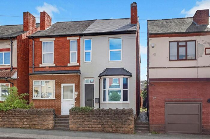 3 Bedroom Semi-Detached House For Sale In Broomhill Road, Nottingham, NG6