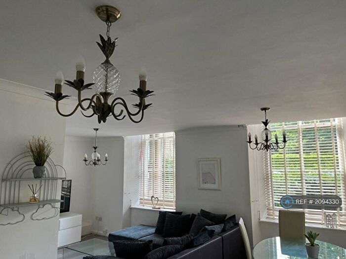 2 Bedroom Flat To Rent In Old Manor Road, Mansfield Woodhouse, Mansfield, NG19