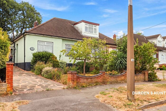 2 Bedroom Semi-Detached Bungalow For Sale In Hambro Avenue, Rayleigh, SS6