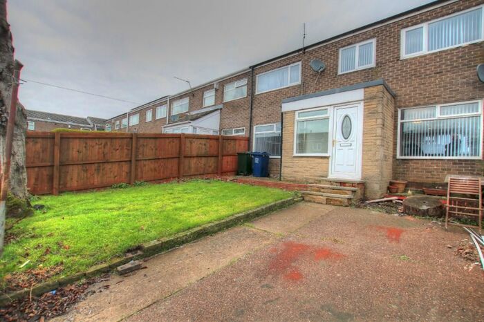 3 Bedroom Semi-Detached House To Rent In Fairspring, West Denton, Newcastle Upon Tyne, NE5