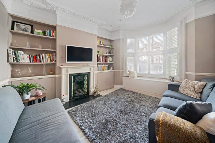 2 Bedroom Flat To Rent In Candahar Road, London, SW11