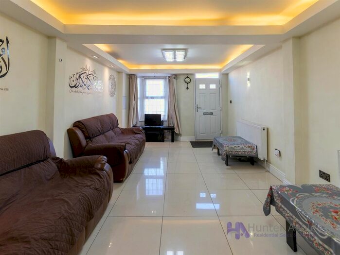 3 Bedroom Property To Rent In Green Street, High Wycombe, HP11