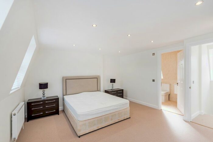 3 Bedroom Terraced House To Rent In Elverson Road, Lewisham, London, SE13