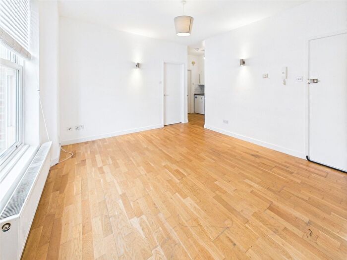 1 Bedroom Flat To Rent In Heath Road, Twickenham, TW1