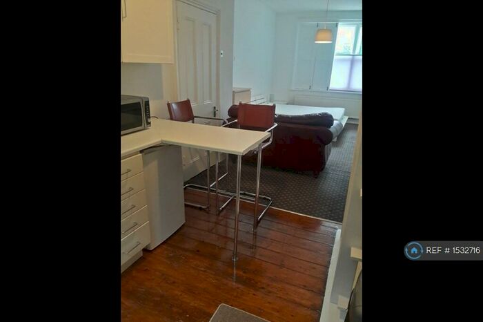 Studio To Rent In Whitechapel/City, London, E1