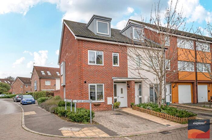 3 Bedroom End Of Terrace House For Sale In Wylie Gardens, Basingstoke, RG24