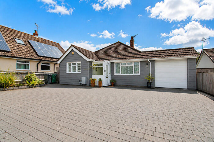 3 Bedroom Detached Bungalow For Sale In Spring Vale, Horndean, PO8