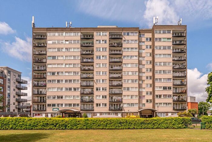 2 Bedroom Flat To Rent In Master Gunner Place, Woolwich, SE18