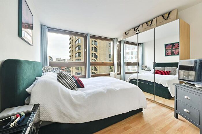 1 Bedroom Flat To Rent In Bunyan Court, Barbican, London, EC2Y