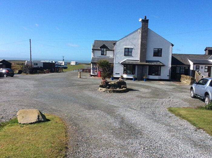2 Bedroom Flat To Rent In Pennant Apartment Blackthorn Farm, Holyhead, LL65