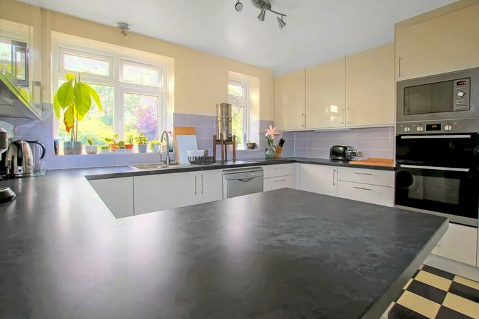 3 Bedroom Apartment For Sale In Park Lawn, SL2