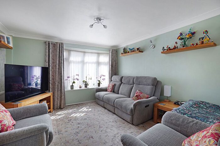 4 Bedroom Semi-Detached House For Sale In Woodberry Drive, Sittingbourne, Kent, ME10