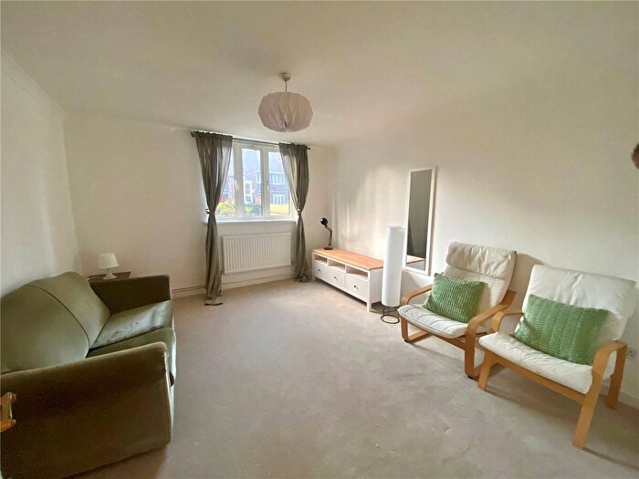 2 Bedroom Flat To Rent In Coopers Lane, London, NW1
