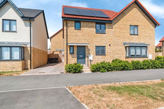 3 Bedroom Semi-Detached House For Sale In Wiltshire Drive, Patterdown, Chippenham, SN15