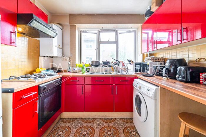 3 Bedroom Flat To Rent In Sidmouth Street, Clerkenwell, London, WC1H