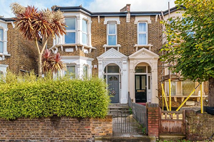 3 Bedroom Flat To Rent In Hither Green Lane, London, SE13