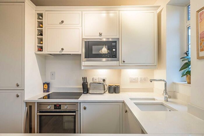 2 Bedroom Flat For Sale In Nightingale Lane, London, SW12