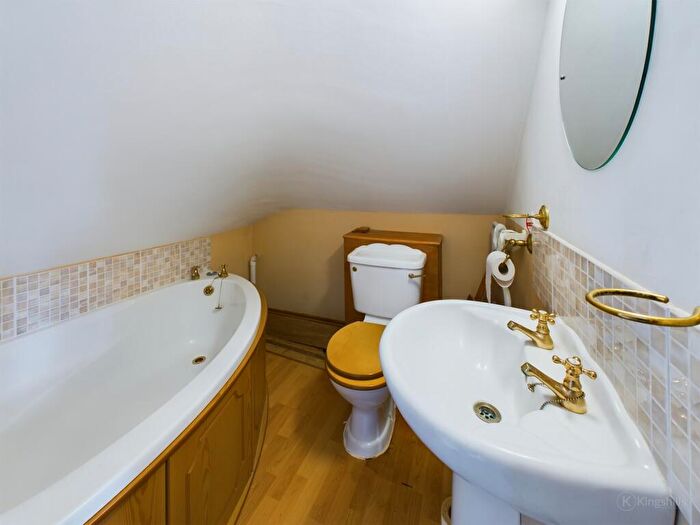2 Bedroom Detached Bungalow For Sale In New Drive, High Wycombe, HP13