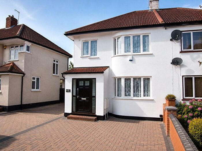 2 Bedroom Maisonette To Rent In Windsor Avenue, Hillingdon, Middlesex, UB10