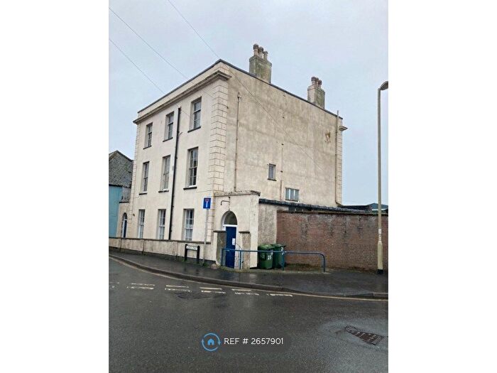 2 Bedroom Flat To Rent In Teign Street, Teignmouth, TQ14