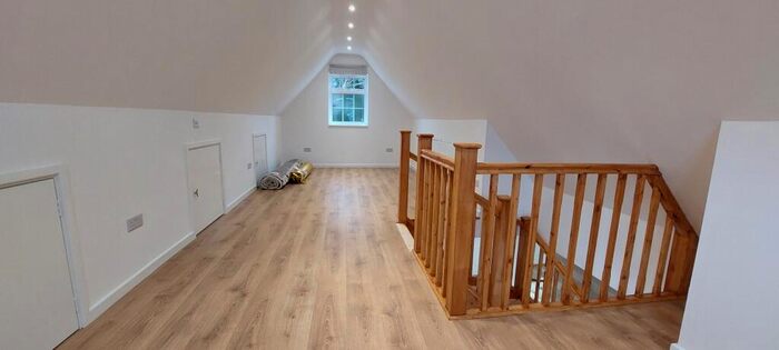 1 Bedroom Detached House To Rent In Golders Manor Drive, London, Greater London, NW11