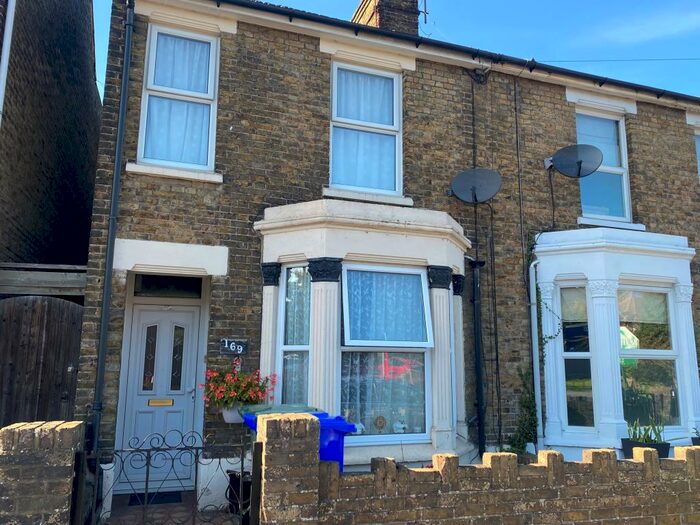 3 Bedroom Terraced House To Rent In Chalkwell Road Sittingbourne, ME10