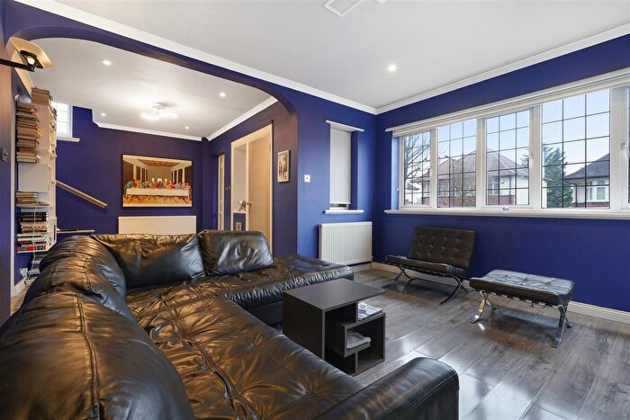 4 Bedroom Detached House For Sale In The Crossways, Wembley, HA9